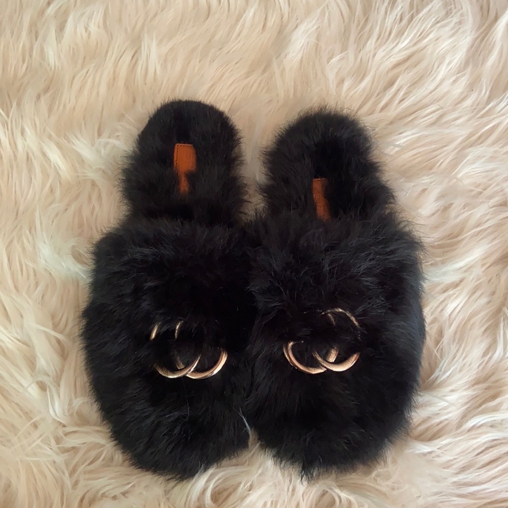 Double ‘G’ furry slides